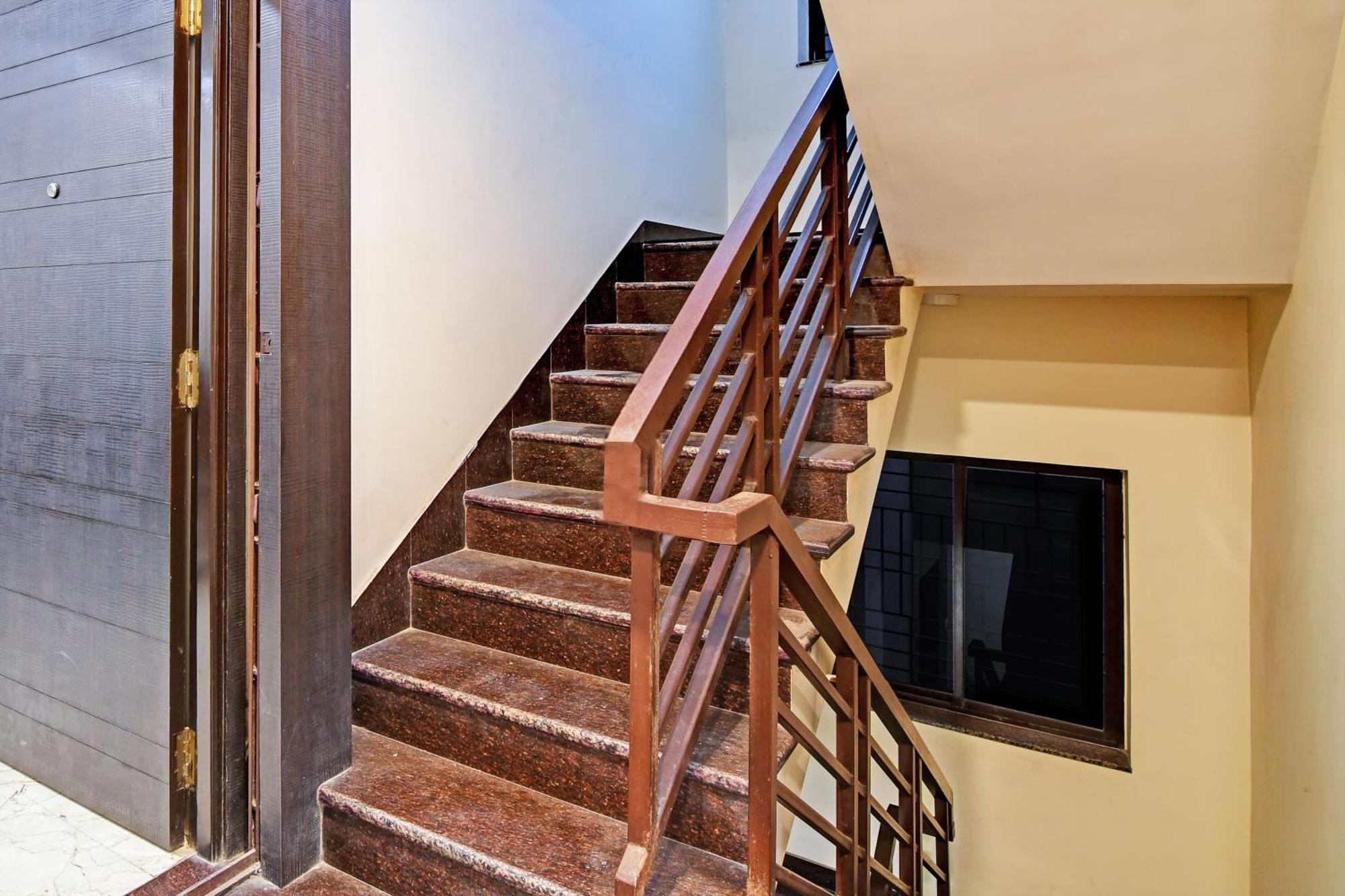 Hotel O Shivaalay Inn Near Newtown Bus Stand Колката Екстер'єр фото